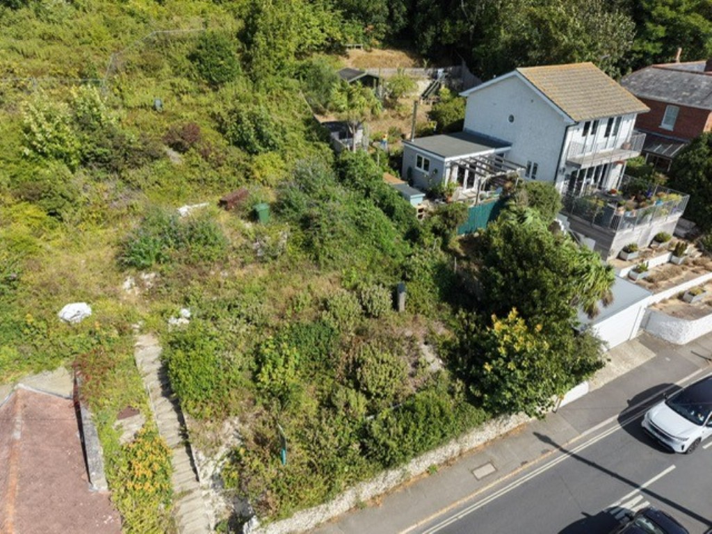 Lot: 28 - BUILDING PLOT WITH PLANNING - Overhead view of the plot from side on.